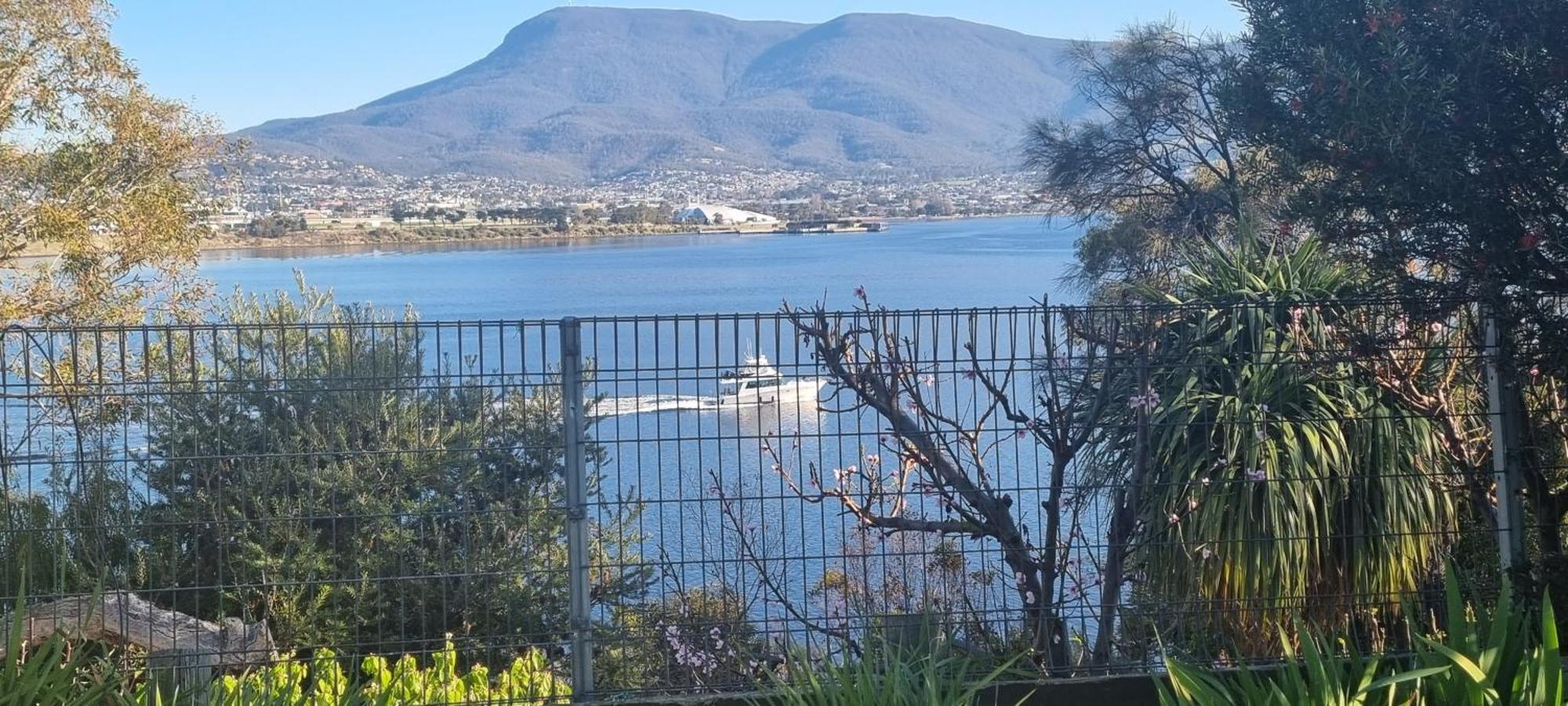 Waterfront Abode - 2 Bedrooms Χόμπαρτ Εξωτερικό φωτογραφία