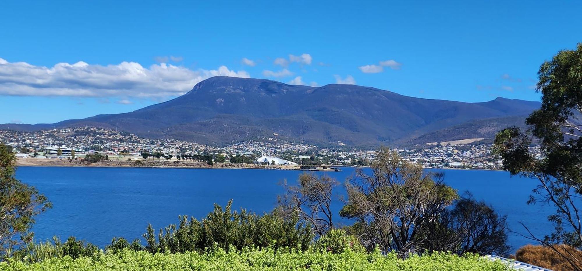 Waterfront Abode - 2 Bedrooms Χόμπαρτ Εξωτερικό φωτογραφία