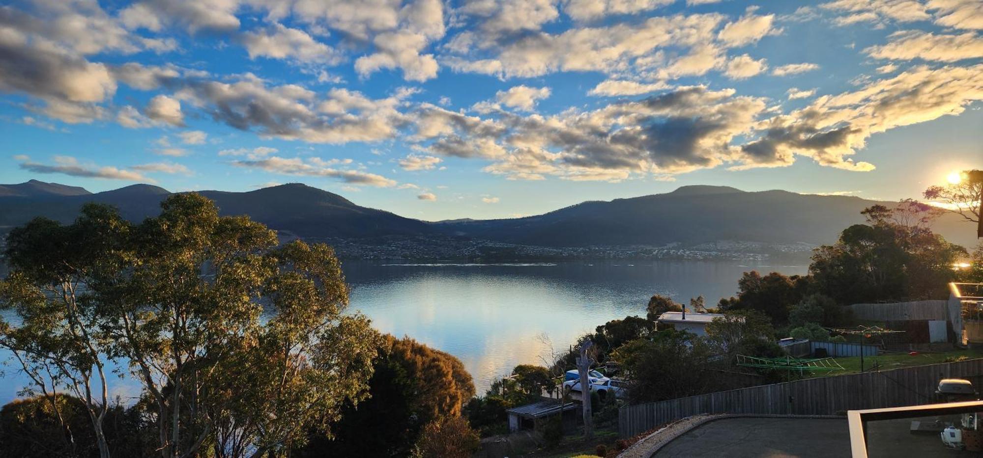 Waterfront Abode - 2 Bedrooms Χόμπαρτ Εξωτερικό φωτογραφία